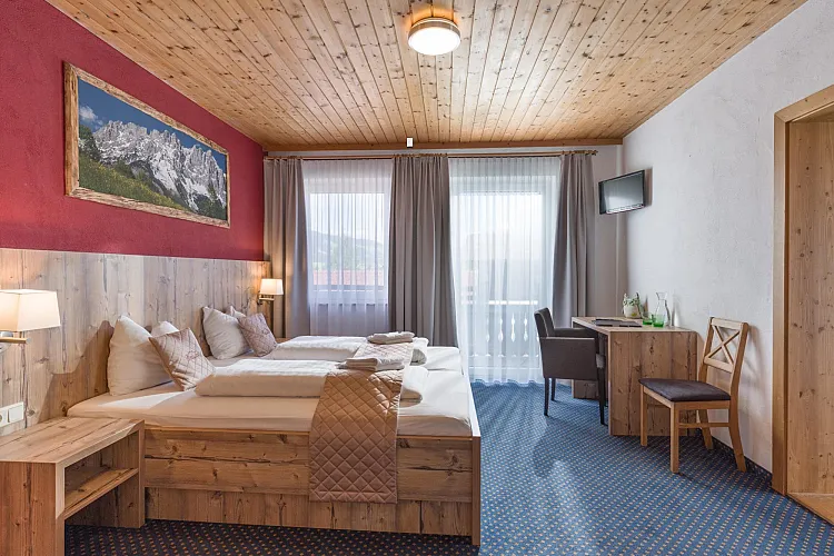 haus_tirol_comfort_vierbettzimmer_zimmer_10_1.jpg