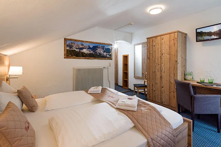 haus_tirol_familienzimmer_zimmer_13_1.jpg