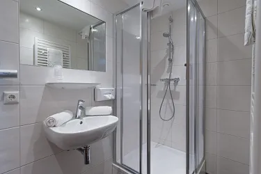haus_tirol_comfort_vierbettzimmer_zimmer_10_2.jpg